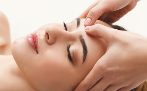 Kỹ thuật massage trán để thư giãn